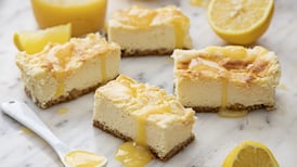 Lemon cheesecake bars