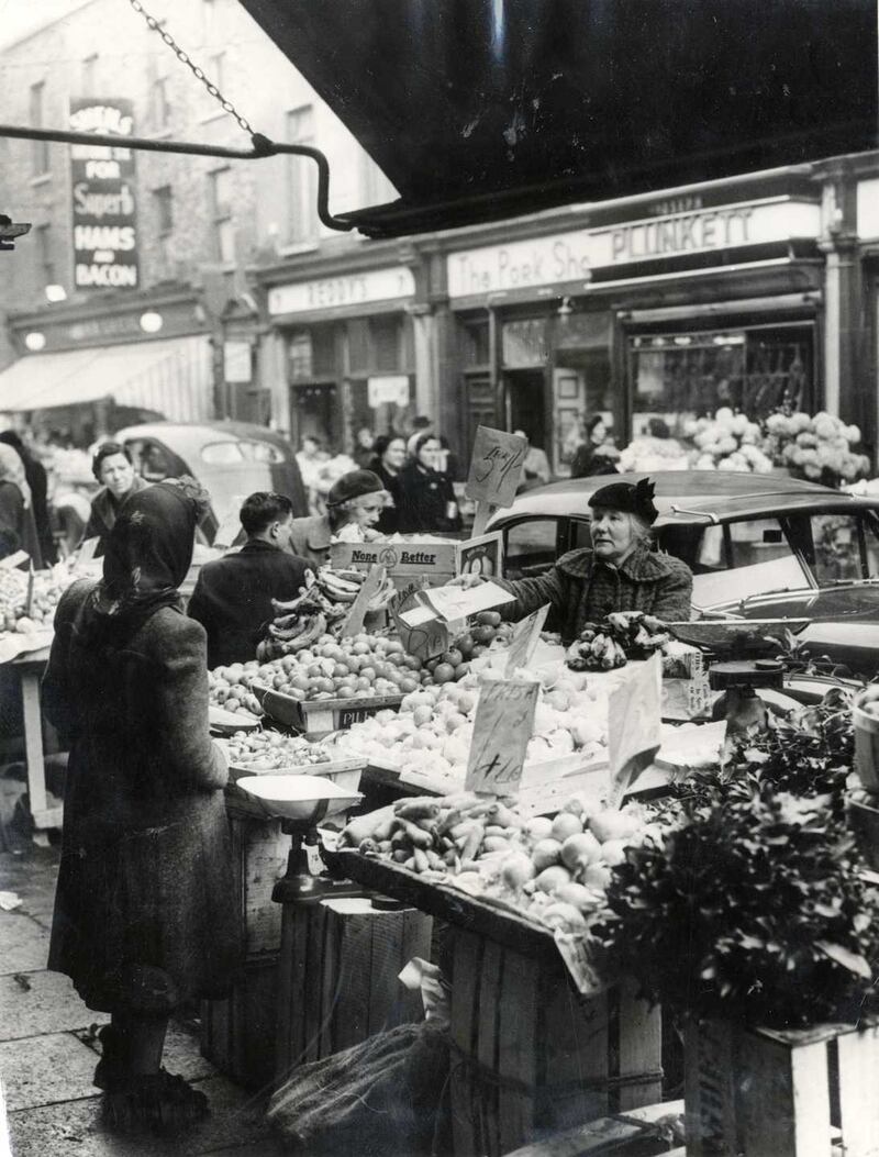 Vera Colgan (left, back) and Mary Colgan at their fruit and vegetable stand on Moore Street in 1955.  Photograph: The Irish Times