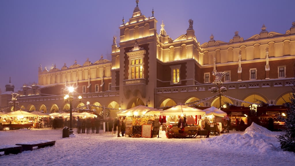 The Christmas market in Krakow takes place in the mammoth central square, Rynek Glowny, in the middle of its atmospheric Old Town.