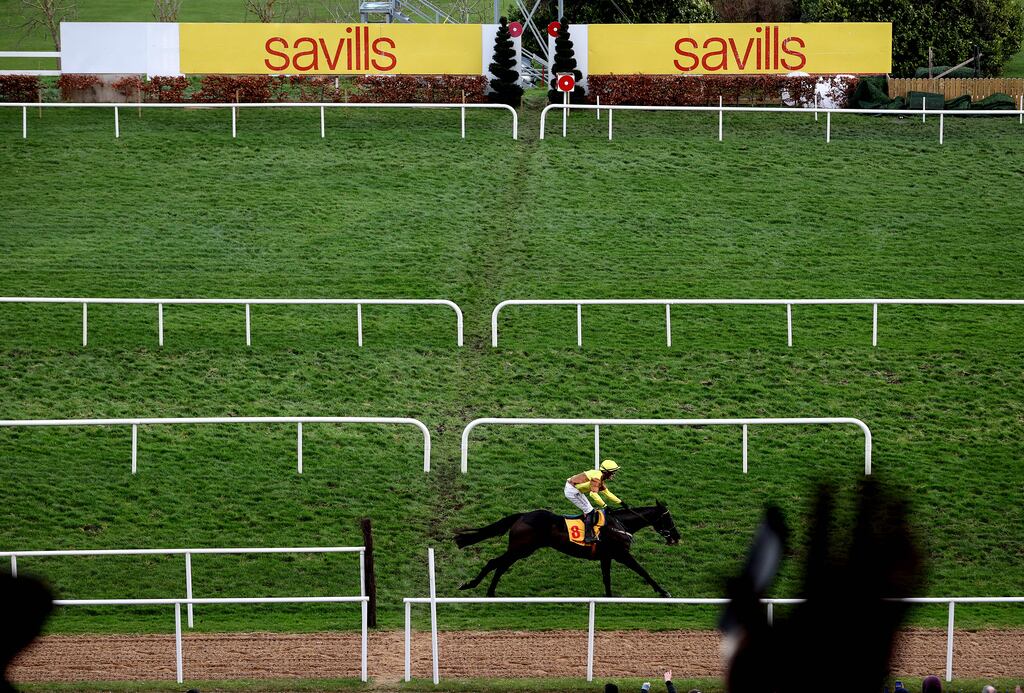 REPRO FREE ***PRESS RELEASE NO REPRODUCTION FEE*** EDITORIAL USE ONLY
2023 Leopardstown Christmas Festival - Wednesday, Leopardstown Racecourse, Dublin 28/12/2023
The Savills Steeplechase (Grade 1)
Paul Townend onboard Galopin Des Champs comes home to win
Mandatory Credit ©INPHO/Ryan Byrne