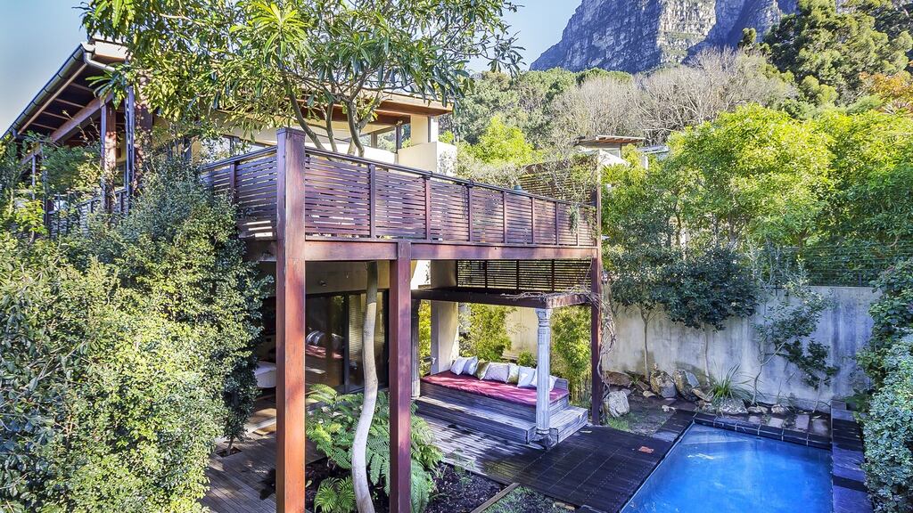 Colonial-style lodge with jaw-dropping views on Table Mountain in South Africa
