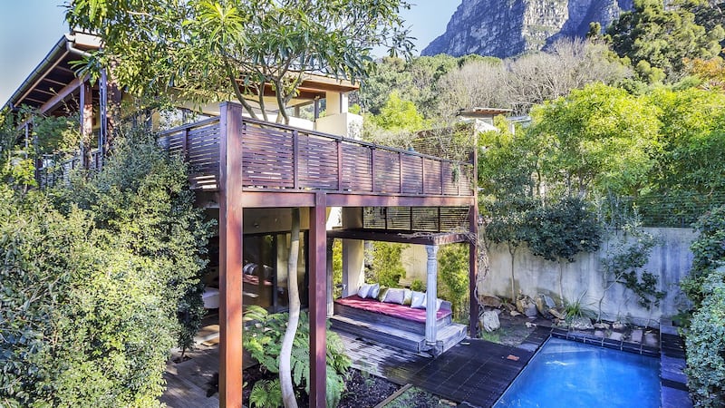 Colonial-style lodge with jaw-dropping views on Table Mountain in South Africa