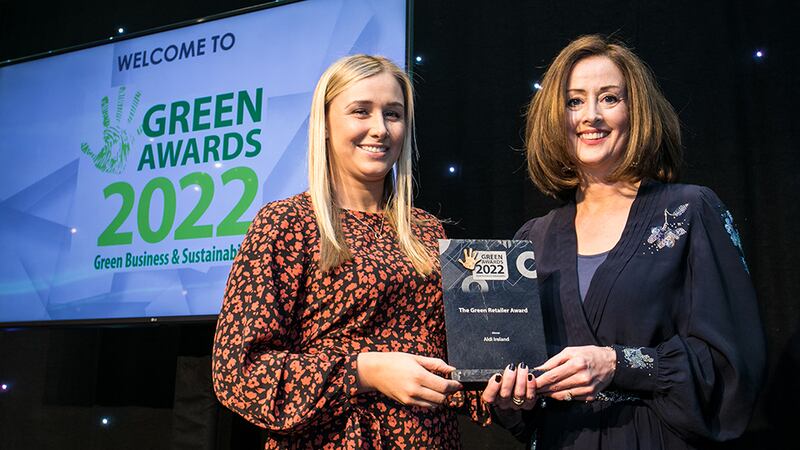 Dorothy Maxwell, Director at Davy Horizons, presents The Green Retailer Award to Rachel Nugent, Aldi Ireland.