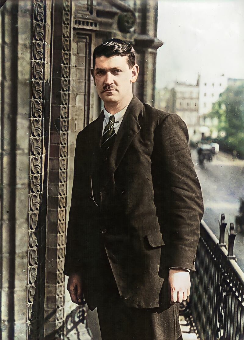 Michael Collins (London 1921): On the way back to Hans Place, Collins declared that he would sign the Treaty