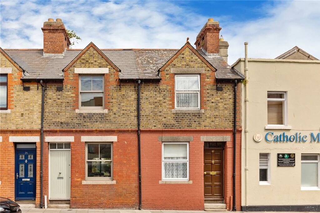 Number 25 St Patrick's Villas, Ringsend, Dublin 4, benefits from an east-facing patio with raised bedding and mature shrubs.