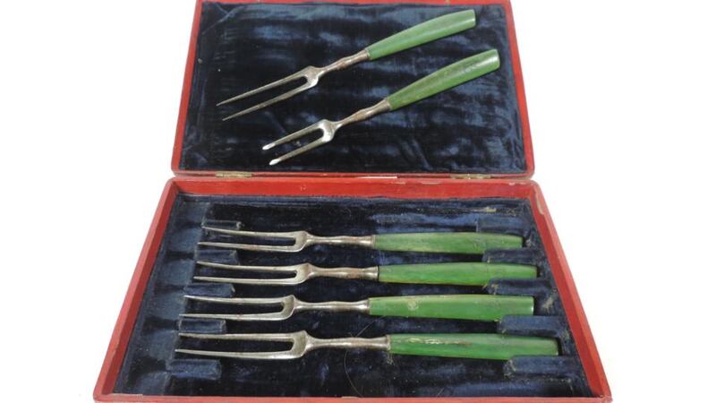 Forks with Jonathan Swift’s coat of arms sold for €3,800