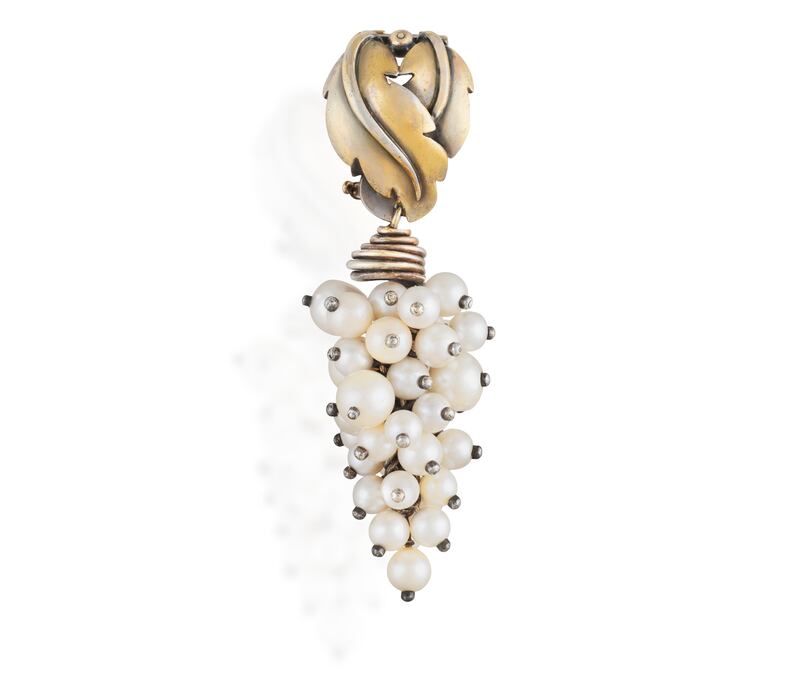 Rare cultured pearl clip pendant brooch, circa 1940 (€5,000-€7,000), Adam's Fine Jewellery and Watches auction