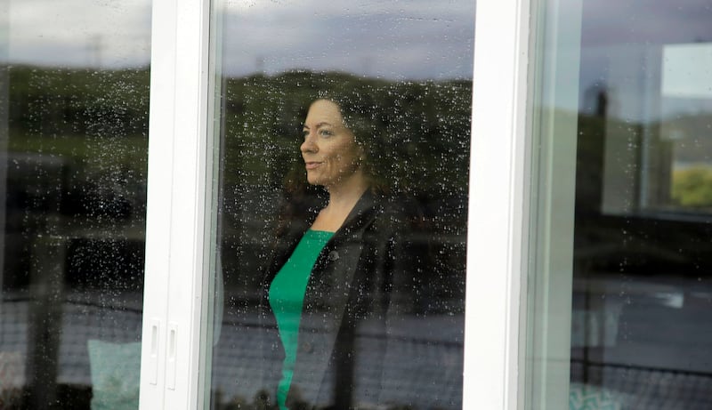 Tithe Cois Uisce presenter Síle Nic Chonaonaigh