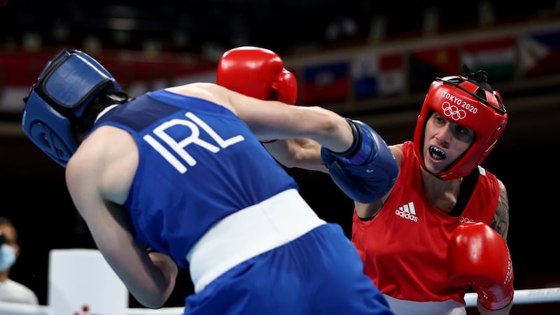Irma Testa (red) catches Michaela Walsh. Photo: Buda Mendes/Getty Images