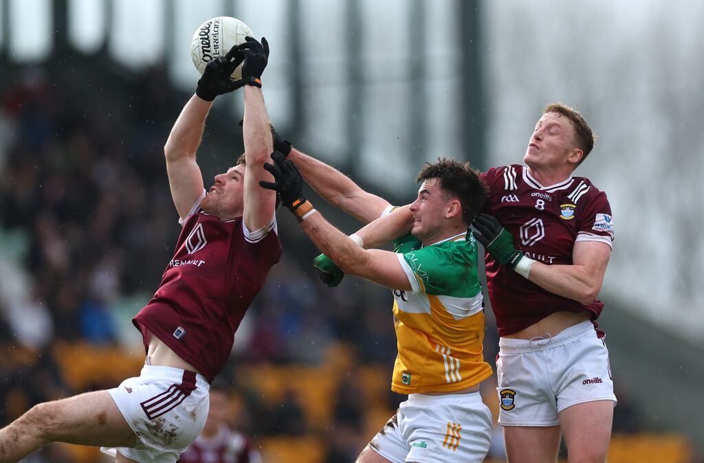 Westmeath’s James Dolan and Ray Connellan with Eoin Carroll of Offaly during their NFL Division Three clash in Tullamore. Photograph: James Crombie/Inpho