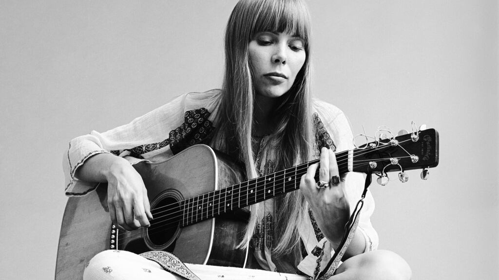 Joni Mitchell. grianghraf: jack robinson/getty images