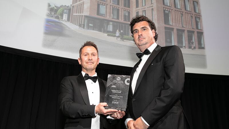 Stephen Pierce, Irish Sales Agent, 2tec2, presents the Building of the Year – Medical & Health award to Ronan Conneely, Avanti Architects.