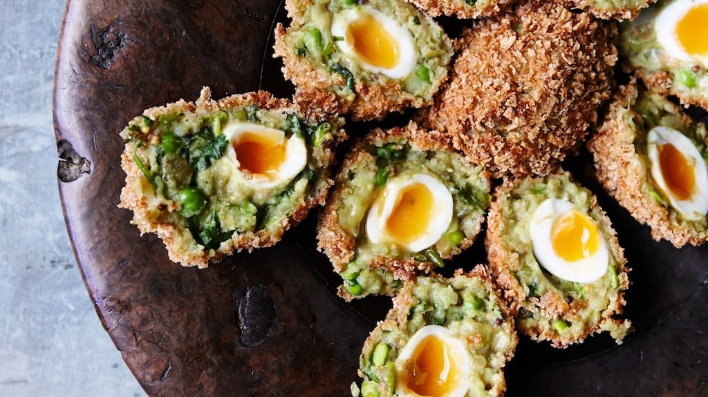 They are good hot or at room temperature, and pair well with mango chutney, sweet and sour date and tamarind chutney or a coriander and mint raita