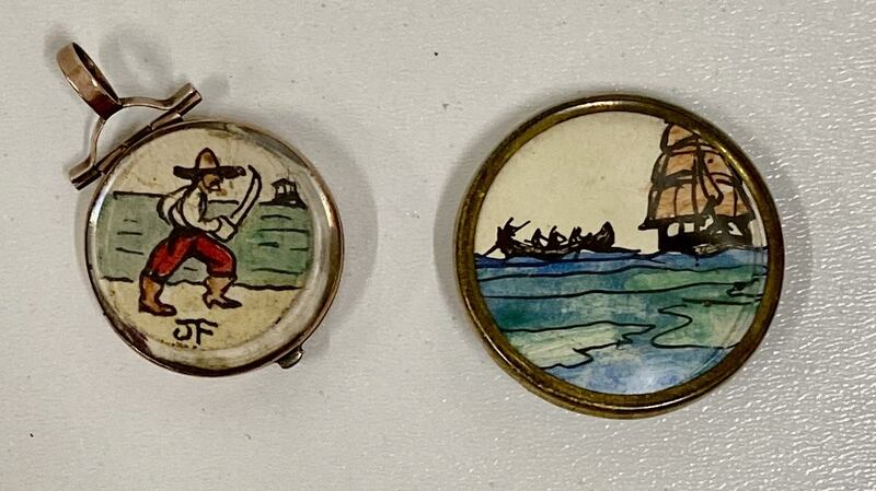 Two tiny ink and watercolour drawings in lapel mounts (€600-€800)