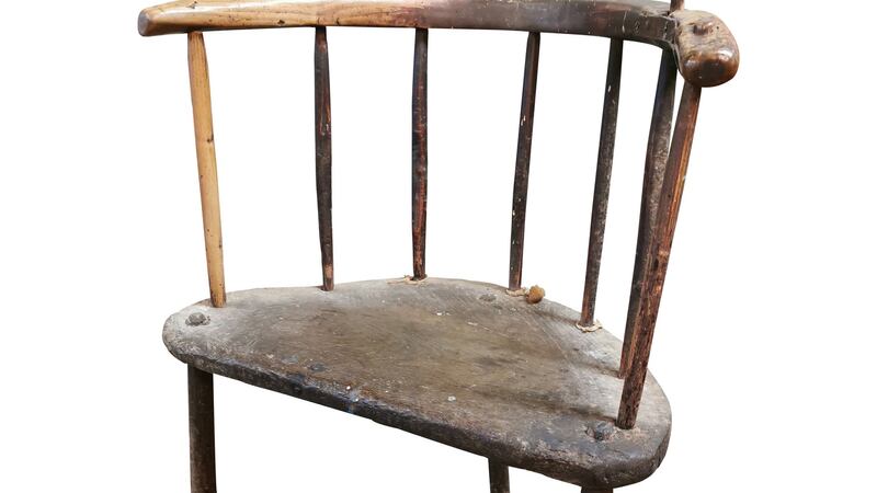 Three-legged elm famine chair from Northern Ireland, estimated at €400-€600, Victor Mee