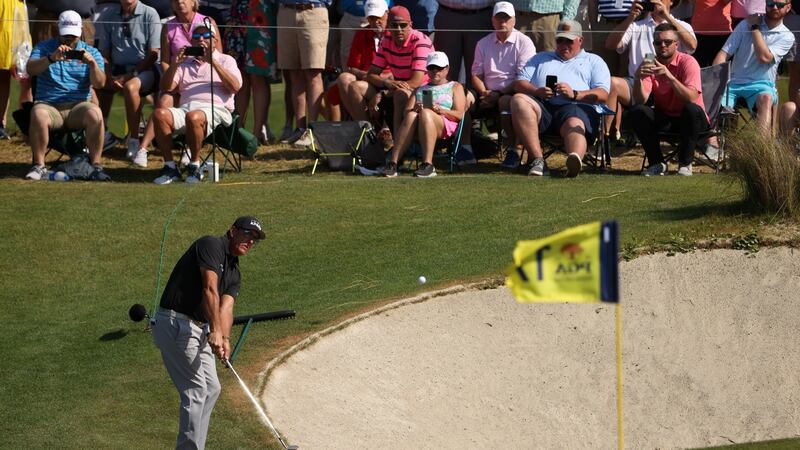 Mickelson chips to the 17th green. Photo: Jamie Squire/Getty Images