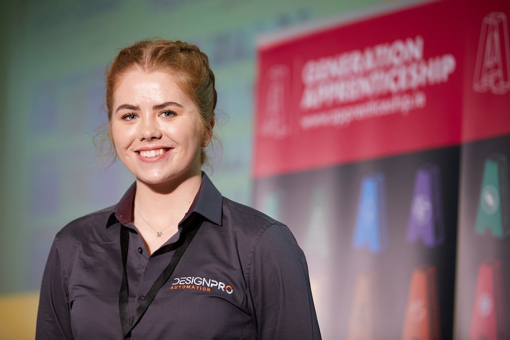 It was a no-brainer for Máiríde Bennis to choose apprenticeship, gaining valuable industry experience and knowledge within a company, avoiding student debt, and earning a degree