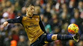 Mesut Özil and Alexis Sánchez on track to face Chelsea