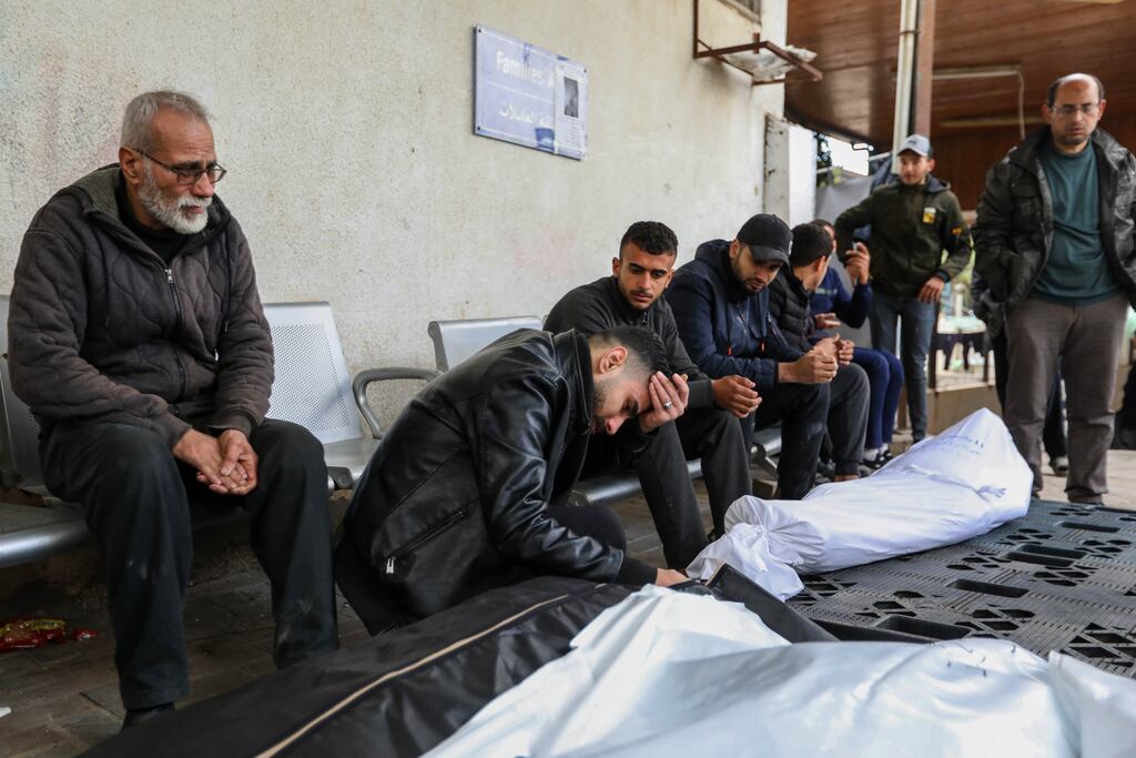 "Ba dhóigh leat gur athimirt is ea sléacht Gaza ar choscairt Bhiafra." Grianghraf: Ahmad Hasaballah/Getty Images