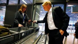 Uncharged phones may not be allowed on  flights to US