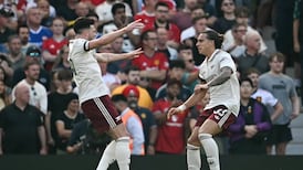 Calafiori pounces on Bayindir error as Arsenal grind to win at Manchester United