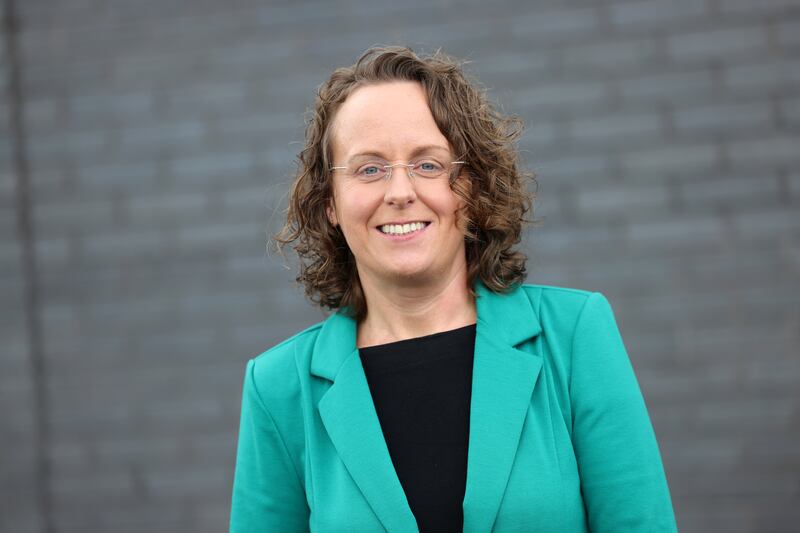 Medb Ní Fhearghail: “Tá buíochas mór le gabháil againn le feachtas Gaelcholáiste 2468 freisin mar rinne siad a lán oibre chun an scoil seo a bhunú leis na tuistí agus na múinteoirí." Grianghraf:Dara Mac Dónaill