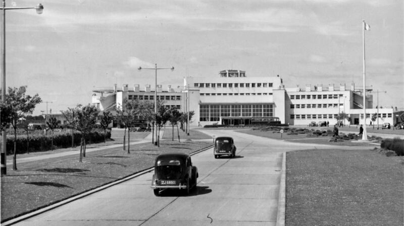 Main entrance,Terminal Building Dublin Airport.