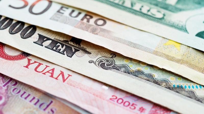 Euro drops amid uncertainty over Italian finances