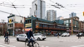 Record international migration spurs historic rise in Canadian population