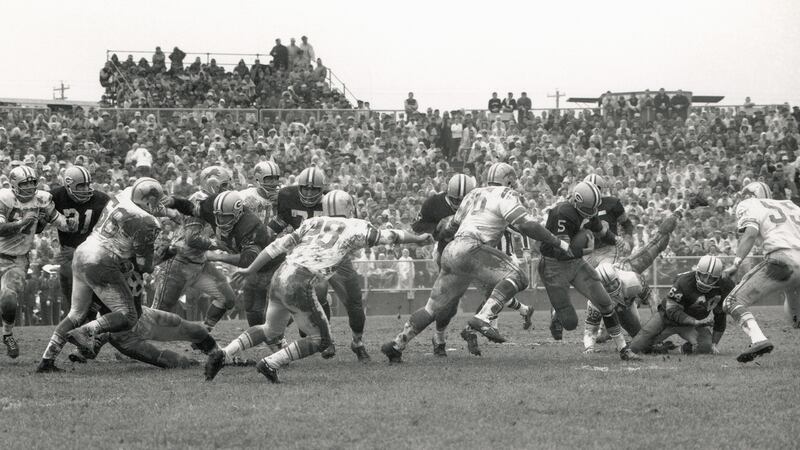 Hornung carries the ball against the Detroit Lions during a game at the New City Stadium on October 7th, 1962 in Green Bay, Wisconsin. Photo: Robert Riger/Getty Images