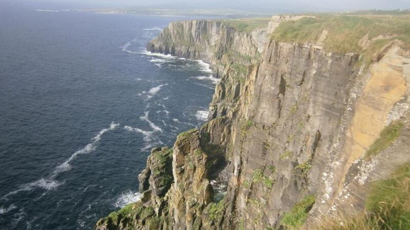 Go Walk: Cliffs of Moher coastal, Co Clare