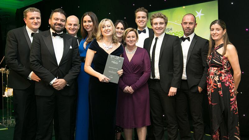 Jill Downey, Managing Partner, Livewire, presents the Sponsorship of the Year award to the Aer Lingus team.