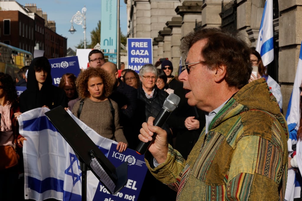 Former minister for justice Alan Shatter addressing a rally in support of Israel at the gates to the Dáil before marching towards the Israeli embassy. Photograph: Alan Betson