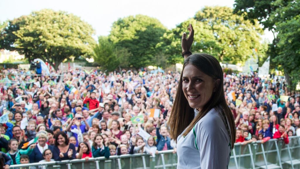 Olympic silver medallist Annalise Murphy acknowledges large crowds who turned out to see her at the People’s Park in Dún Laoghaire this evening. Photograph: Tommy Dickson/Inpho