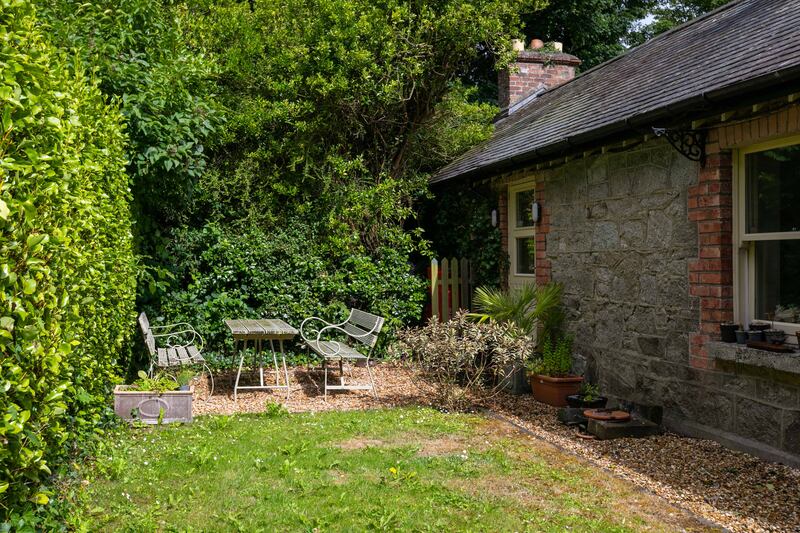 Small dining spots lie about the garden