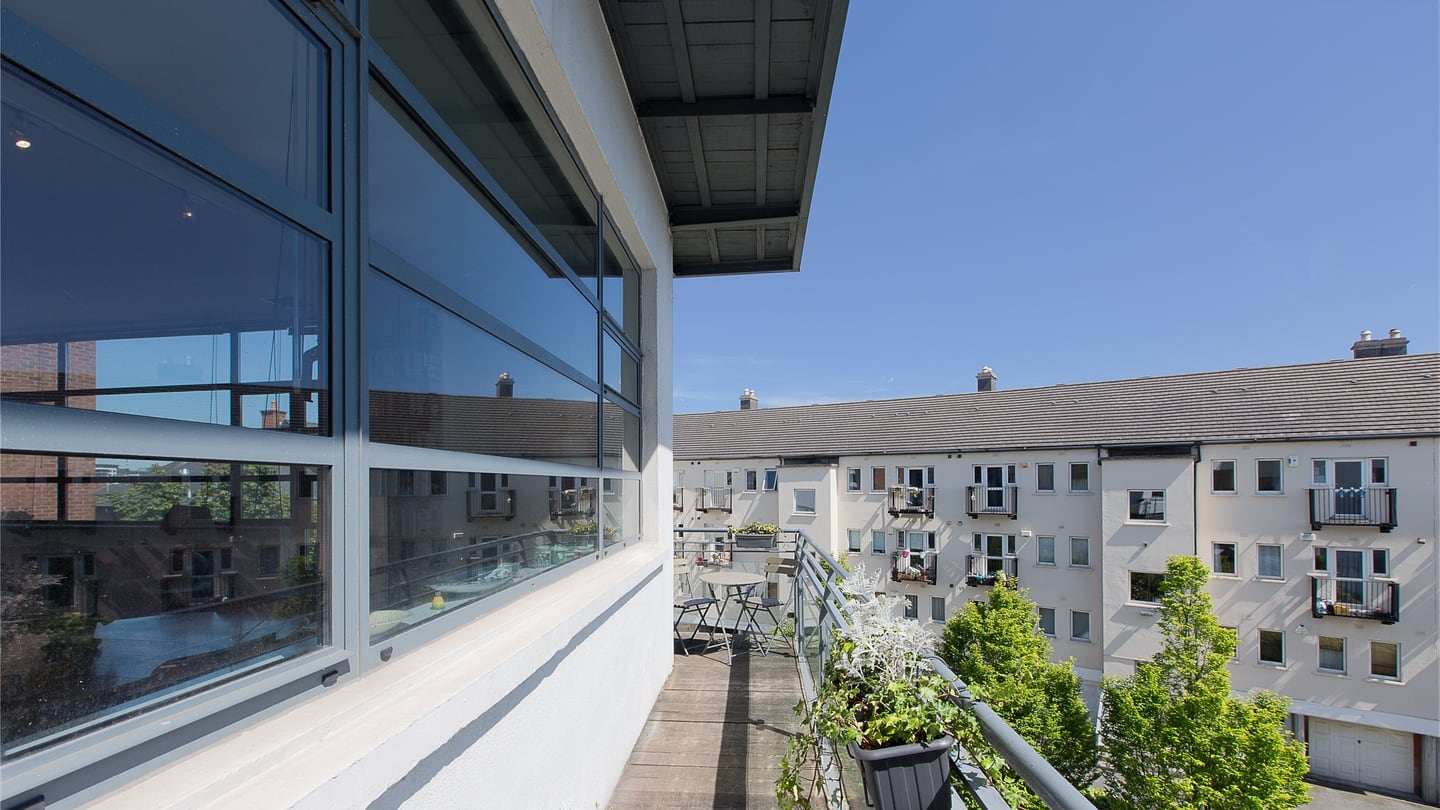 The property also has decent outdoor space in the form of a wraparound balcony that faces south and east so enjoys all-day sunlight