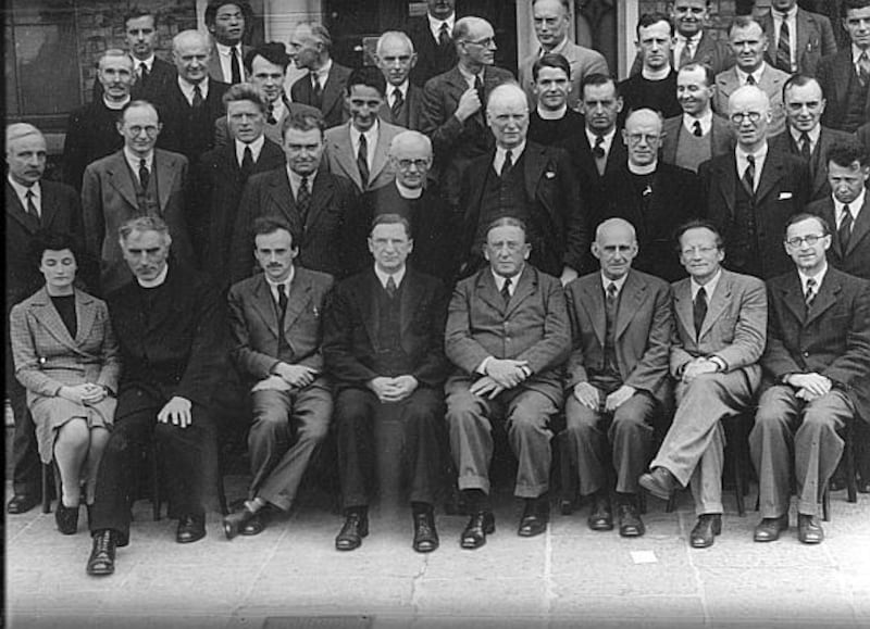 Erwin Schrodinger (second right front row) with Éamon de Valera at a meeting of the Dublin Institute of Advanced Studies in 1942