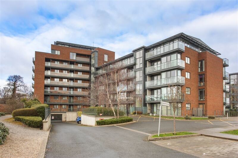 This Weavers Hall apartment has a secure designated car parking space