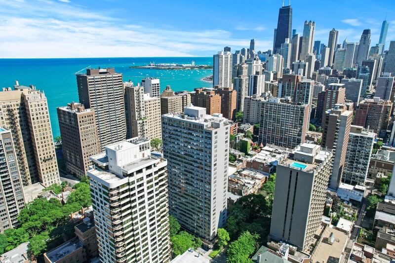 One-bedroom apartment in Chicago