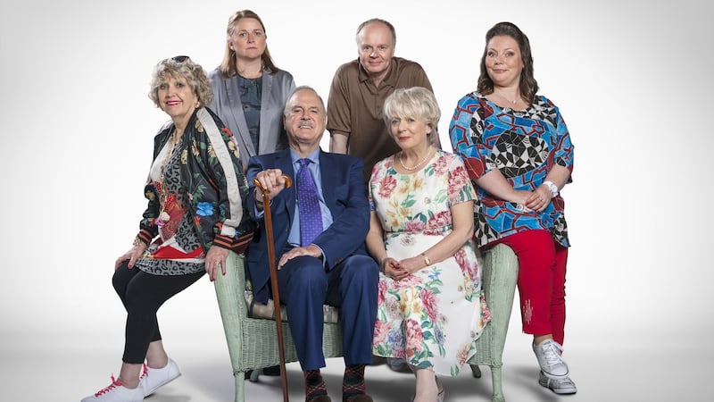 Anne Reid, Rosie Cavaliero, John Cleese, Jason Watkins, Alison Steadman and Joianna Scanlan in Hold the Sunset