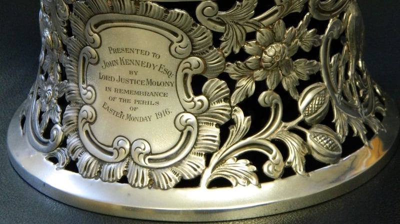An Irish silver dish ring with a blue glass liner made in Dublin in 1916 by Weir & Son, engraved ‘Presented to John Kennedy ESQ. by Lord Justice Molony in remembrance of the perils of Easter Monday 1916’. For auction by John Weldon, it has an estimate of €5,000-€10,000