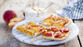 Shortbread peaches and cream tray bake