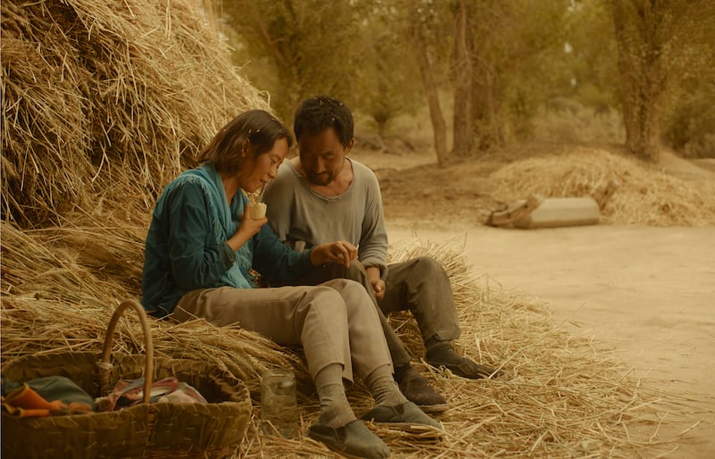 Return to Dust is a simple farming drama that unfolds in a small village in Gaotai, the director’s home province