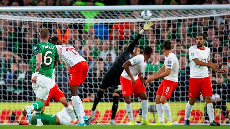 Glenn Whelan hits the bar with a shot late on. Photo: Tommy Dickson/Inpho