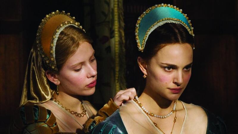 Scarlett Johansson and Natalie Portman in The Other Boleyn Girl