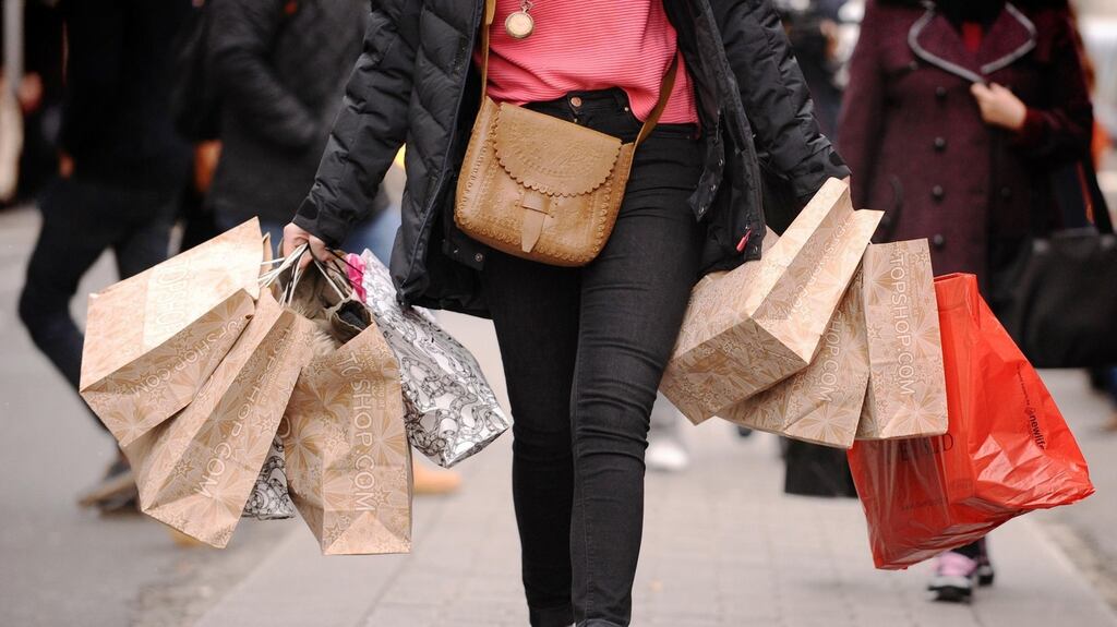 Clothing and footwear rose 1.6% in March, increases linked to the end of the early-year sales