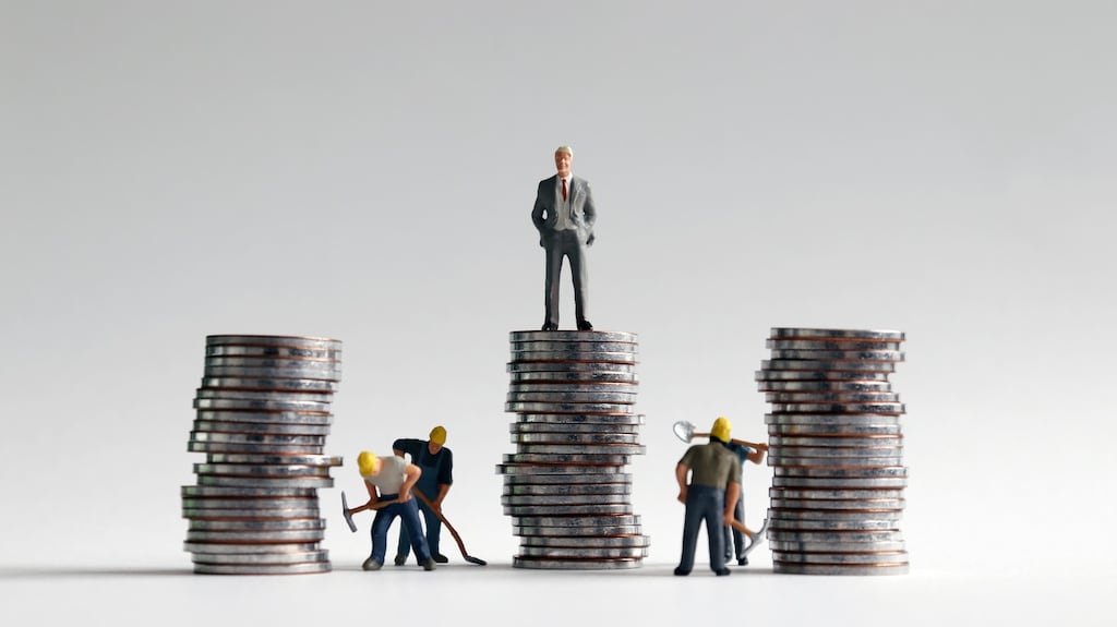 Number of super rich people increased by 0.8% to 265,490 last year, while their combined wealth fell by 1.7% to $32.3tn.