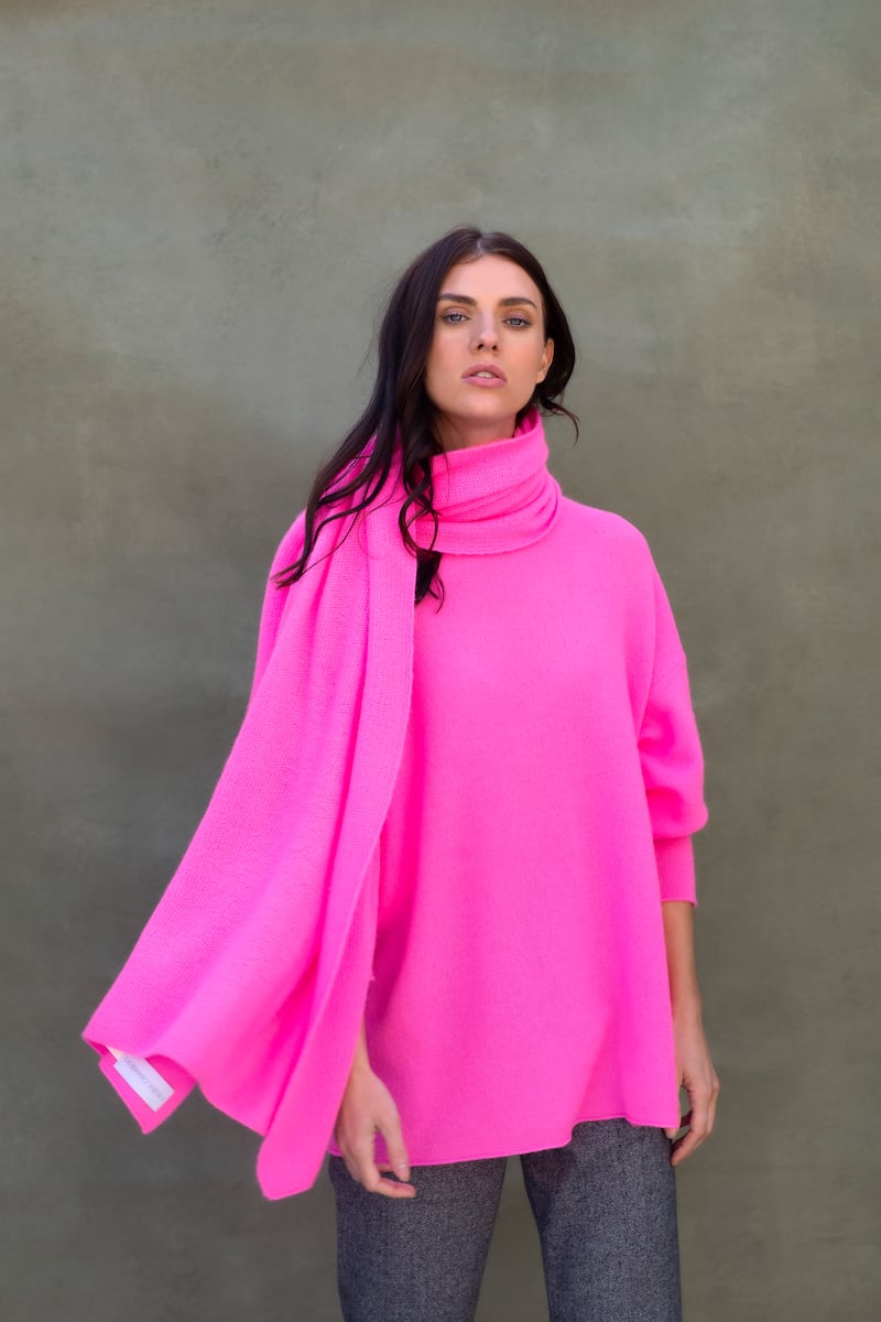 Madonna sweater in neon pink €395, Sarah travel wrap in neon pink €295, both by Laura Chambers
