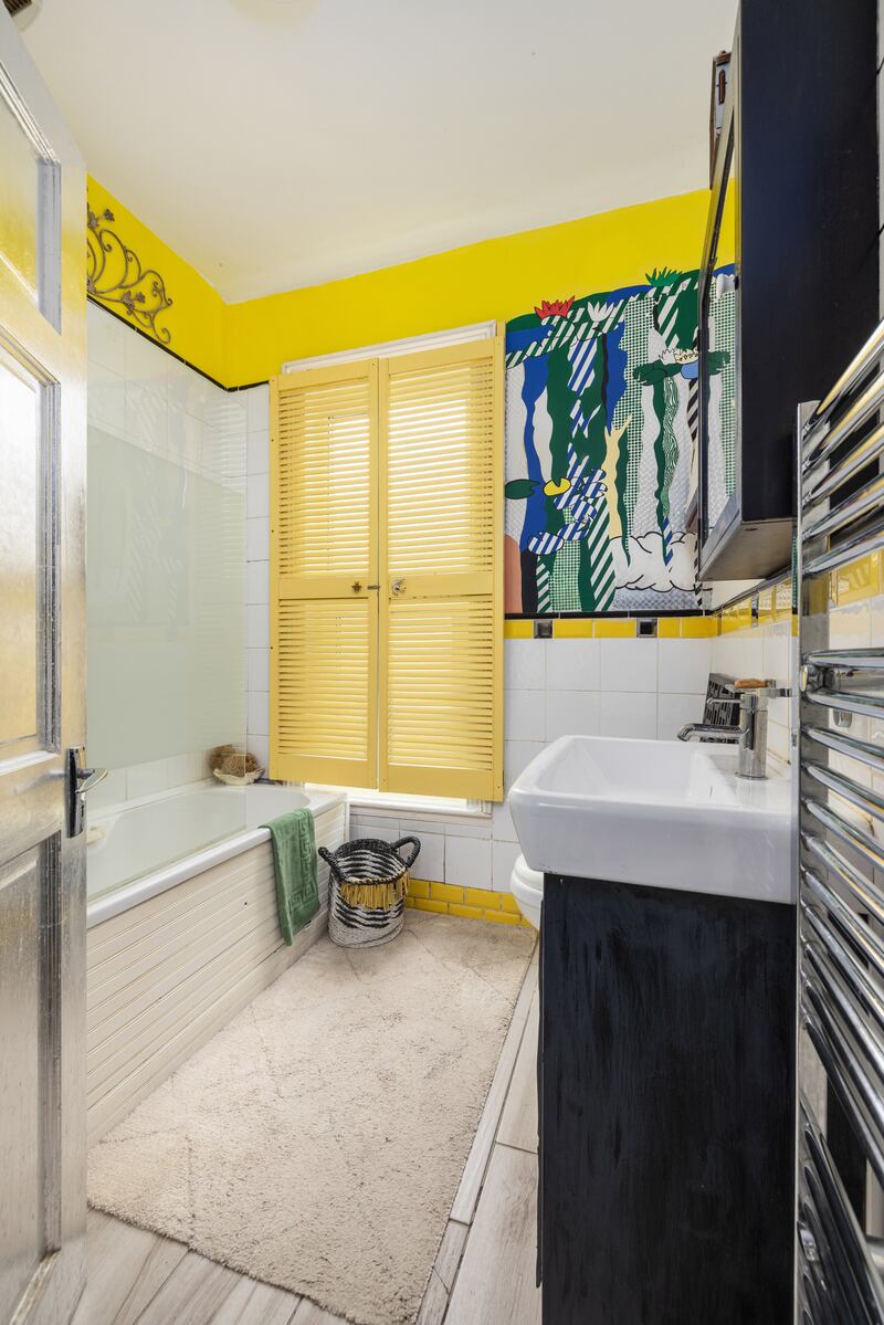 Bathroom with hand-painted mural depicting Roy Lichtenstein's Water Lilles with Cloud