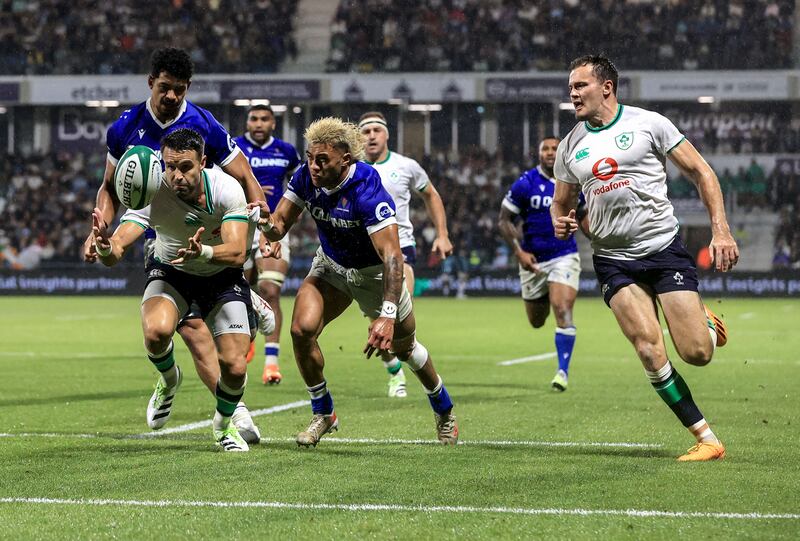 Conor Murray beats Samoa’s Jonathan Taumateine to the ball to score Ireland’s second try during the World Cup warm-up game in Bayonne. Photograph: Dan Sheridan/Inpho